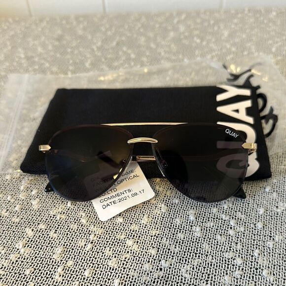 QUAY Playa Black and Gold Rimless Aviator Sunglasses NWT - Picture 3 of 10